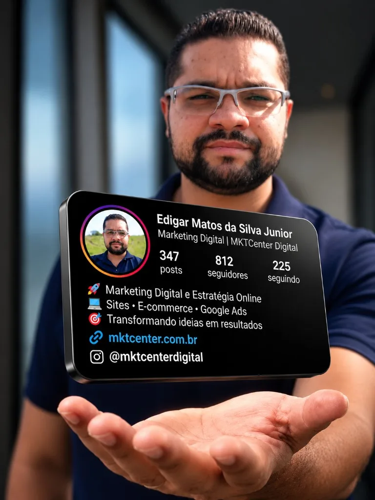Edigar Matos da Silva Junior, da MKT Center, com o cartão do perfil no Instagram